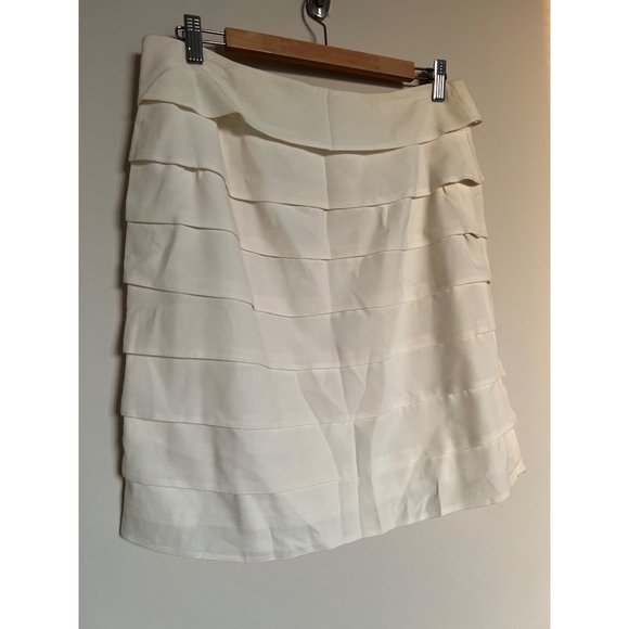 Larry Levine White Ruffle Stretch Skirt - Size 10 - Picture 2 of 5